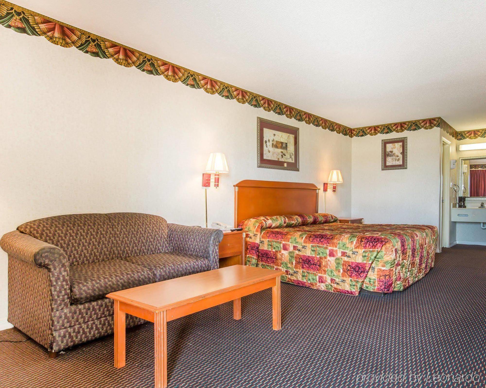 Rodeway Inn Montgomery Exterior photo